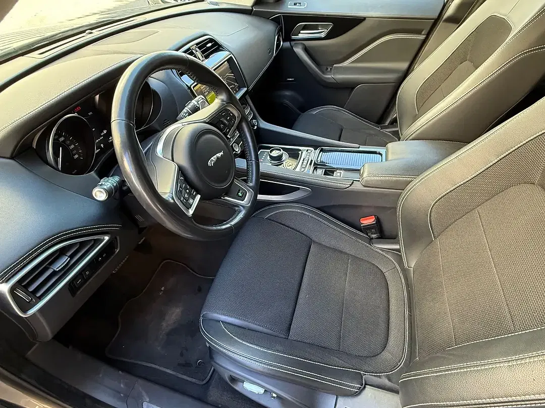 Jaguar F-Pace 4x4 R-Sport - Thumbnail 10