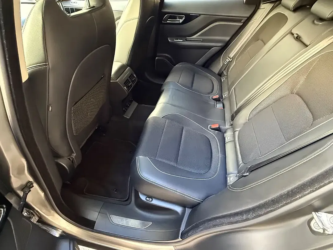 Jaguar F-Pace 4x4 R-Sport - Thumbnail 11