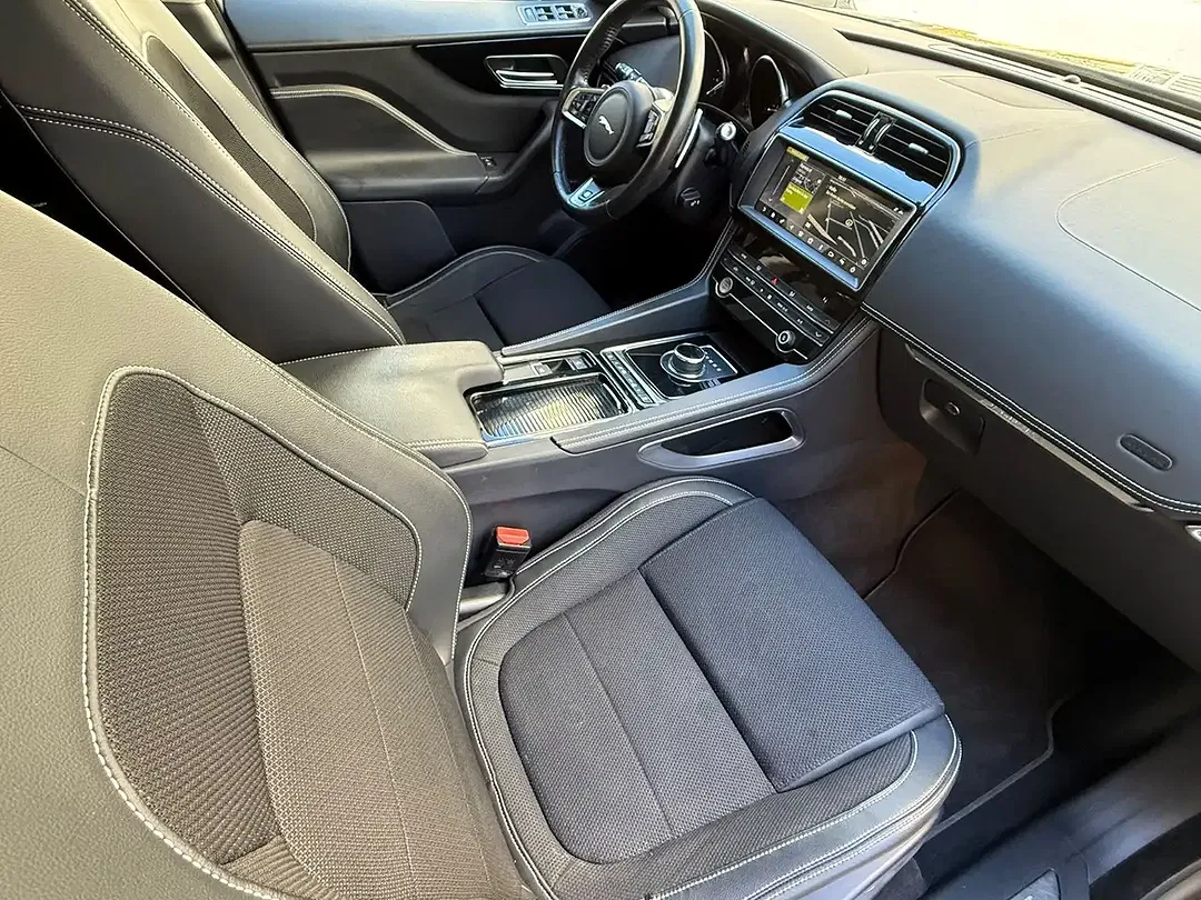 Jaguar F-Pace 4x4 R-Sport - Thumbnail 14