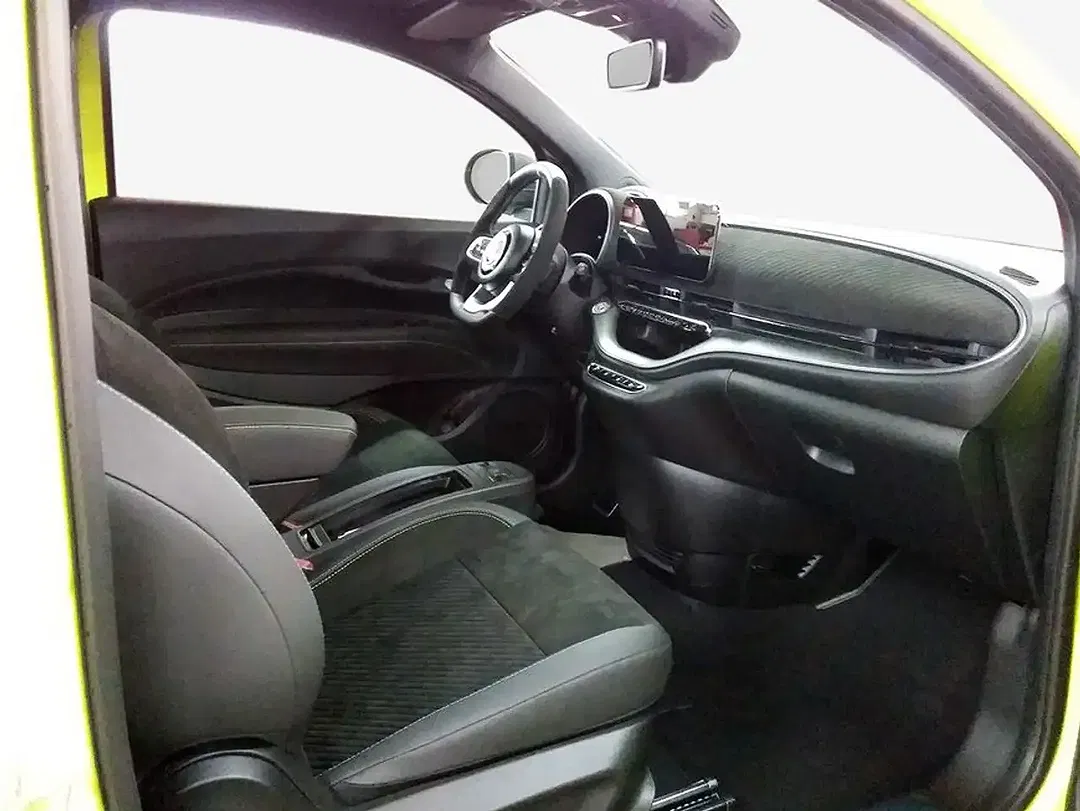 Abarth 500e - Thumbnail 10