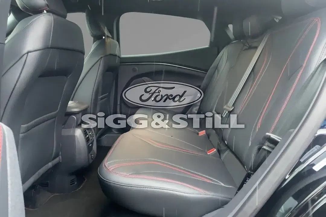 Ford Mustang Mach-E 4x4 Premium - Thumbnail 16