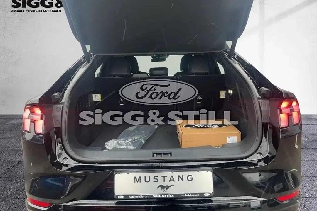 Ford Mustang Mach-E 4x4 Premium - Thumbnail 17