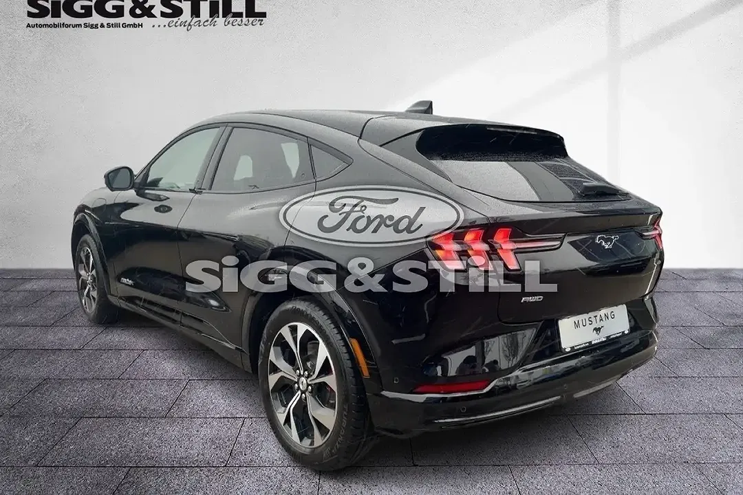 Ford Mustang Mach-E 4x4 Premium - foto 2