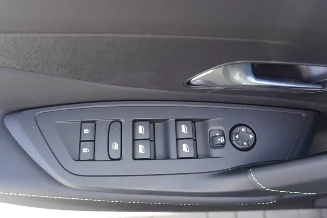 Peugeot 408 145 AUT Hybrid GT Exclusive - Thumbnail 8
