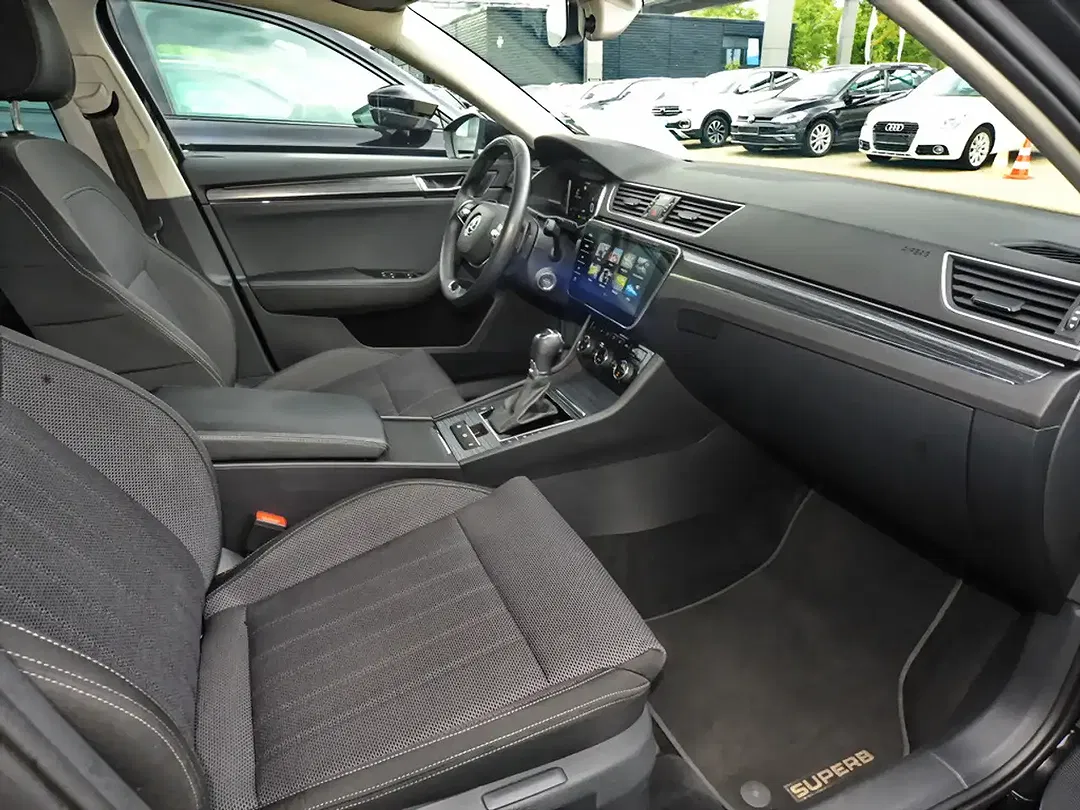Skoda Superb 2.0 TDI Combi Style - Thumbnail 9