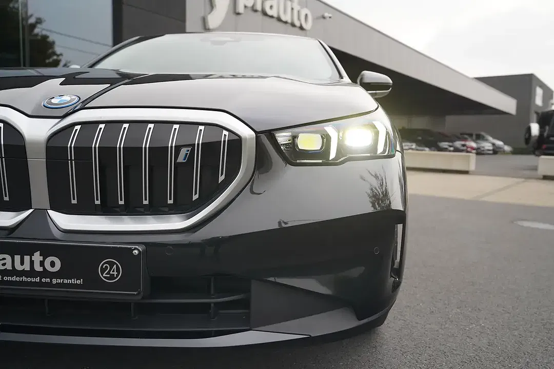 BMW i5 eDrive - Thumbnail 3
