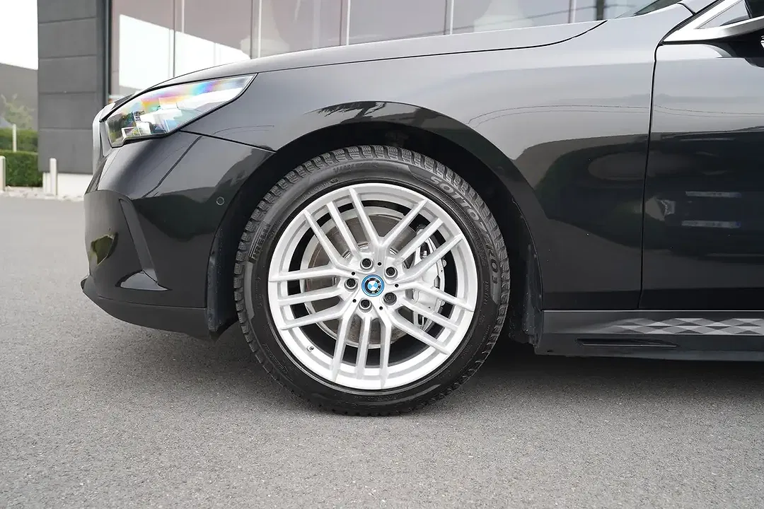BMW i5 eDrive - Thumbnail 4