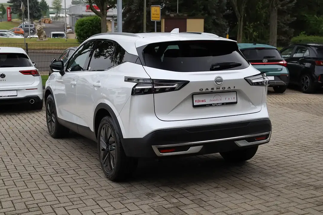 Nissan Qashqai 1.3 DIG-T AUT Tekna - Thumbnail 3