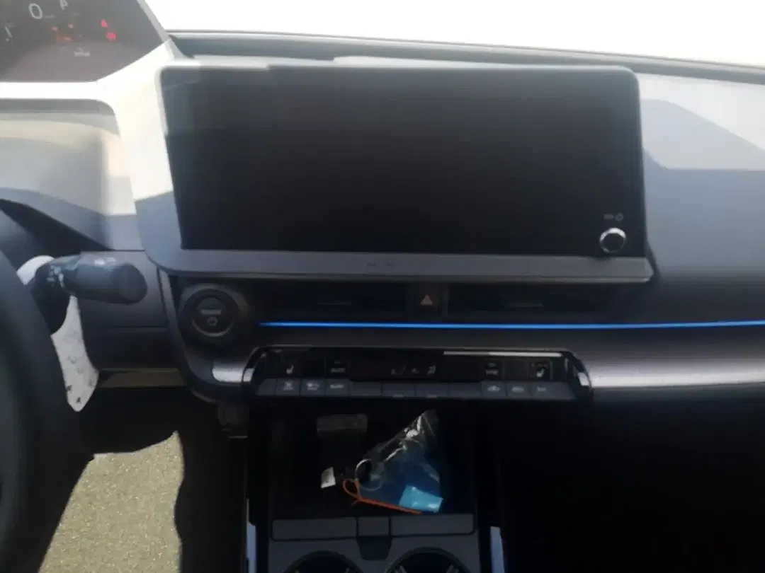 Toyota Prius PHEV - Thumbnail 11