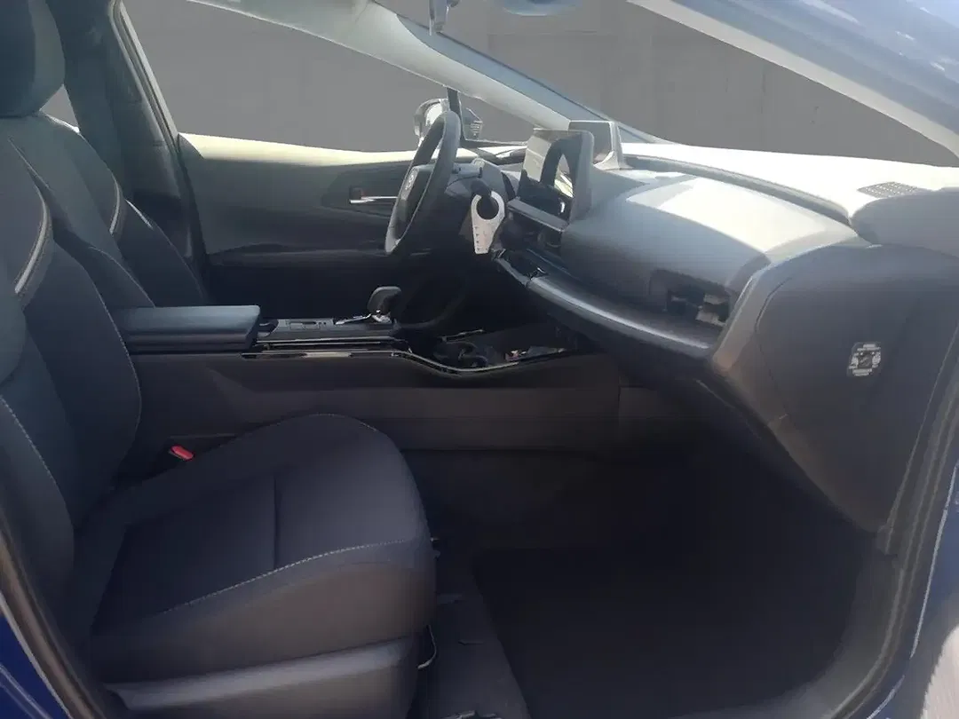 Toyota Prius PHEV - Thumbnail 12