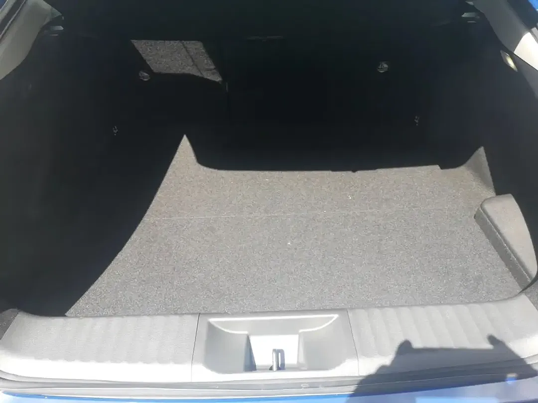 Toyota Prius PHEV - Thumbnail 14