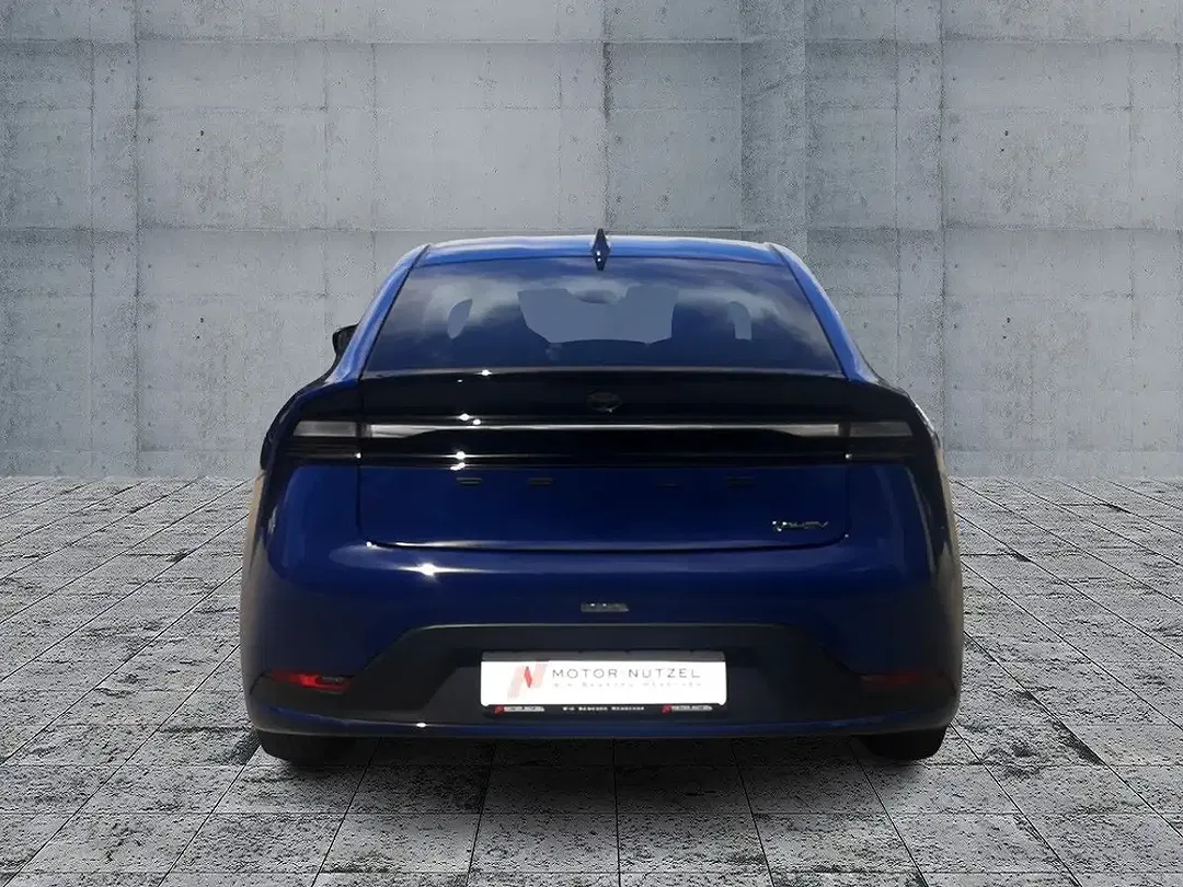 Toyota Prius PHEV - Thumbnail 5