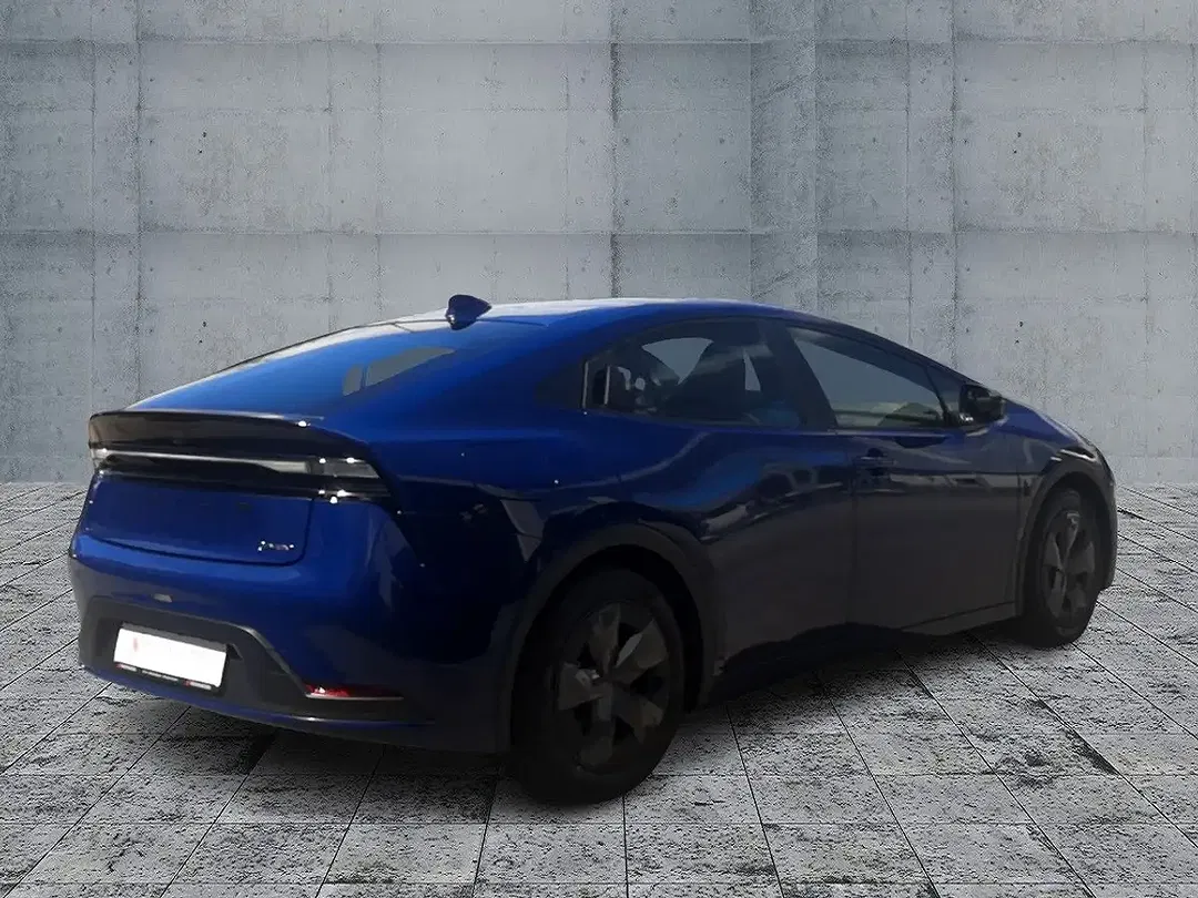 Toyota Prius PHEV - Thumbnail 6