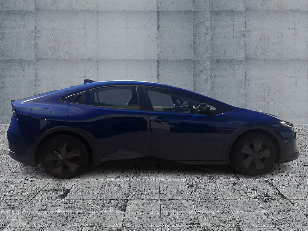 Toyota Prius PHEV - Thumbnail 7