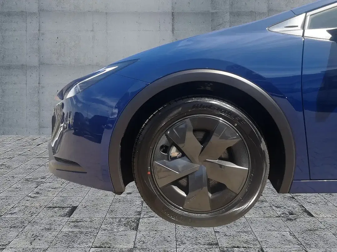 Toyota Prius PHEV - Thumbnail 8