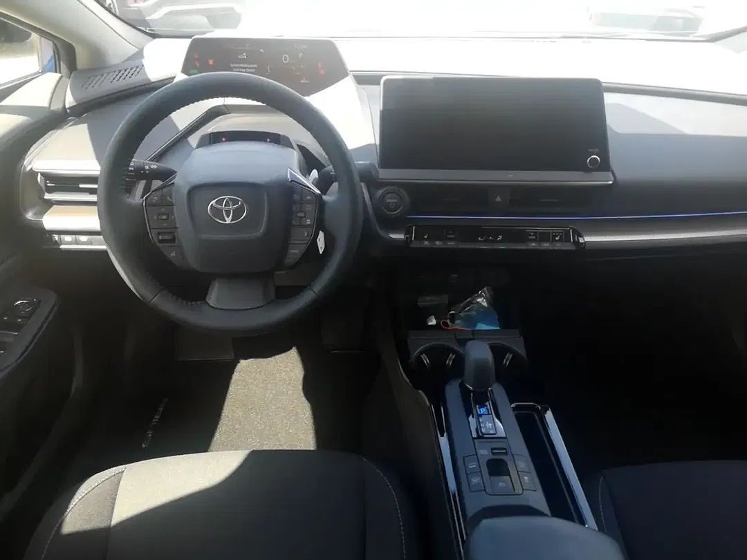 Toyota Prius PHEV - Thumbnail 9