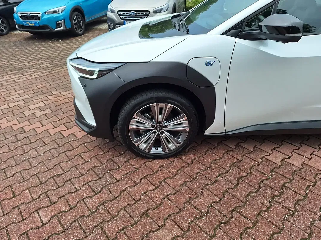 Subaru Solterra 150kW 71.4 kWh Platinum Plus - Thumbnail 13