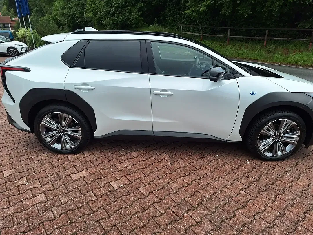 Subaru Solterra 150kW 71.4 kWh Platinum Plus - Thumbnail 6