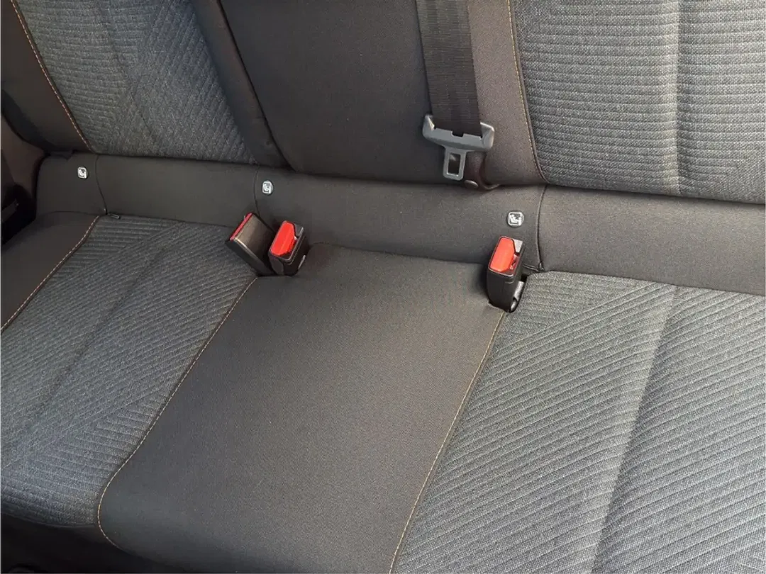 Peugeot 2008 156 EV Business - Thumbnail 14
