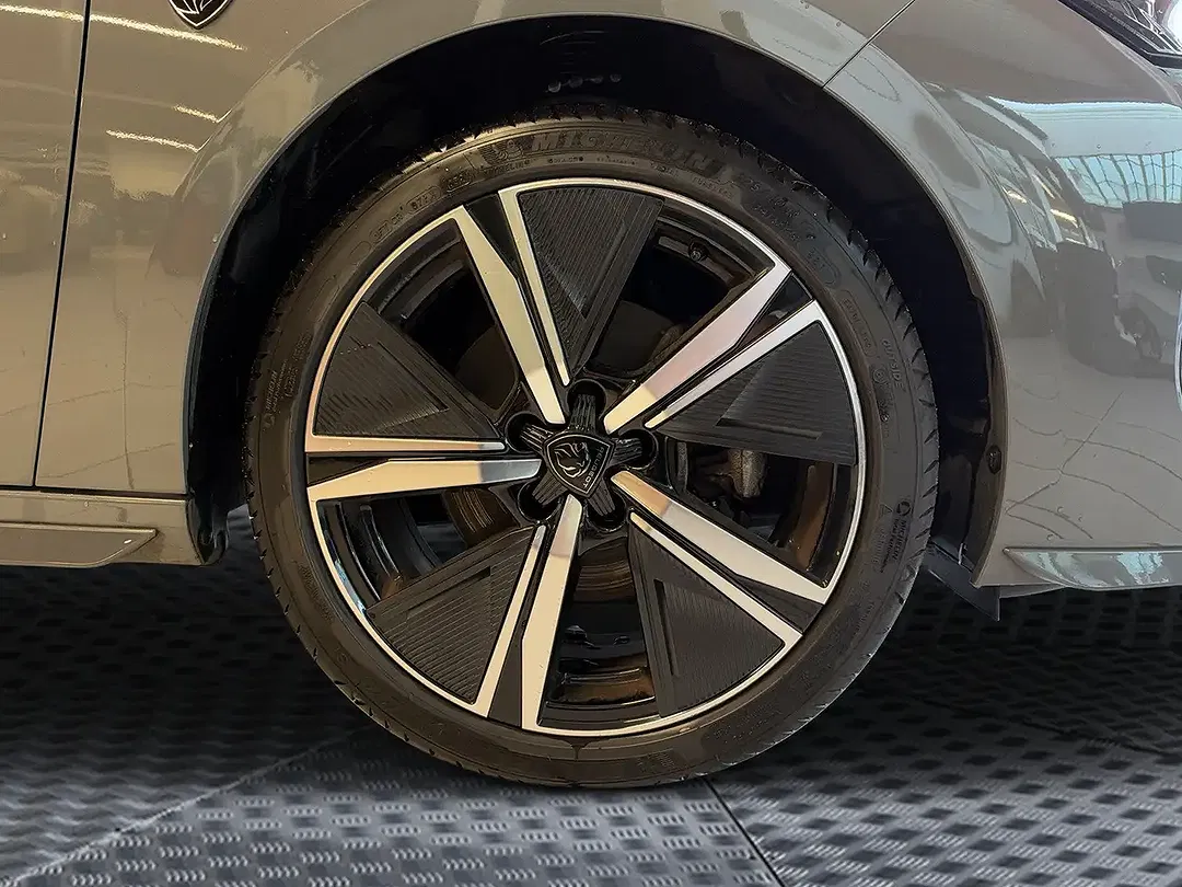 Peugeot 308 - Thumbnail 9