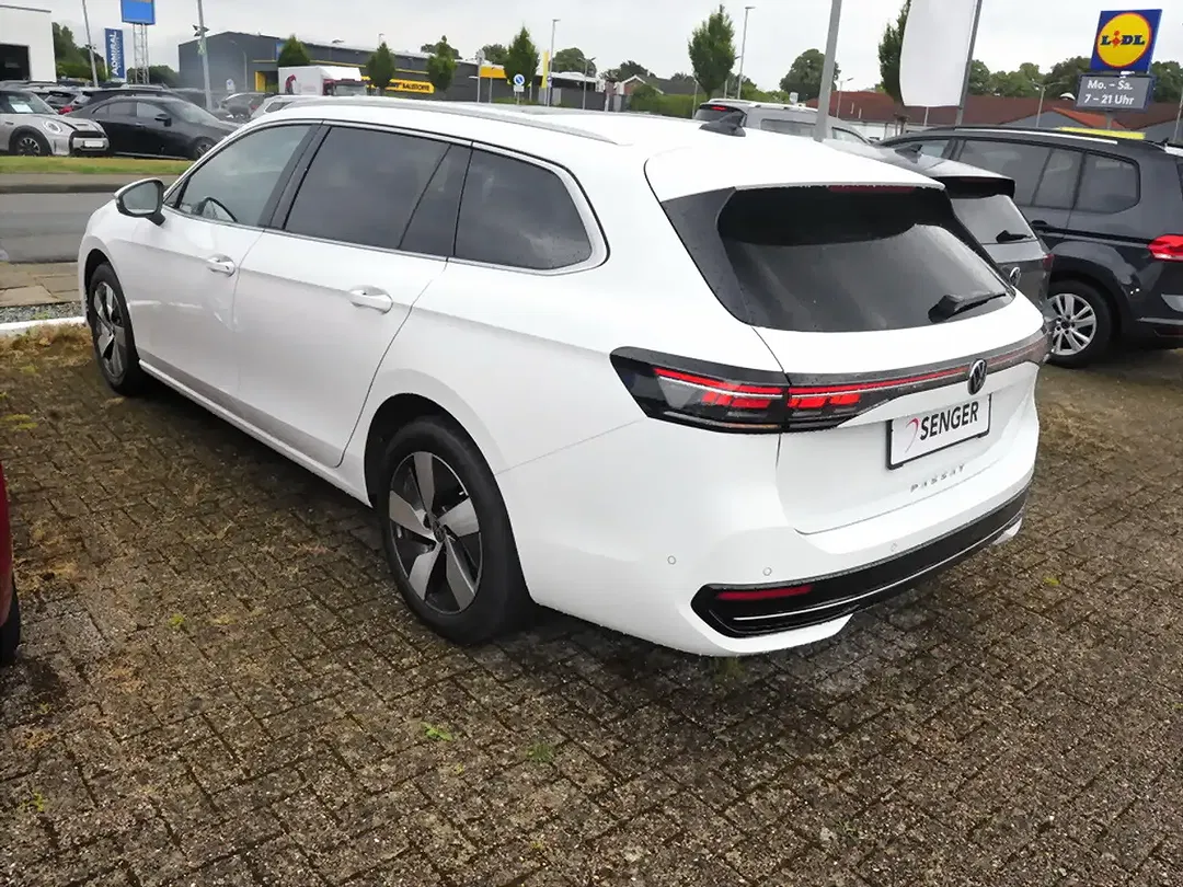 Volkswagen Passat Variant 2.0 TDI Elegance - Thumbnail 4