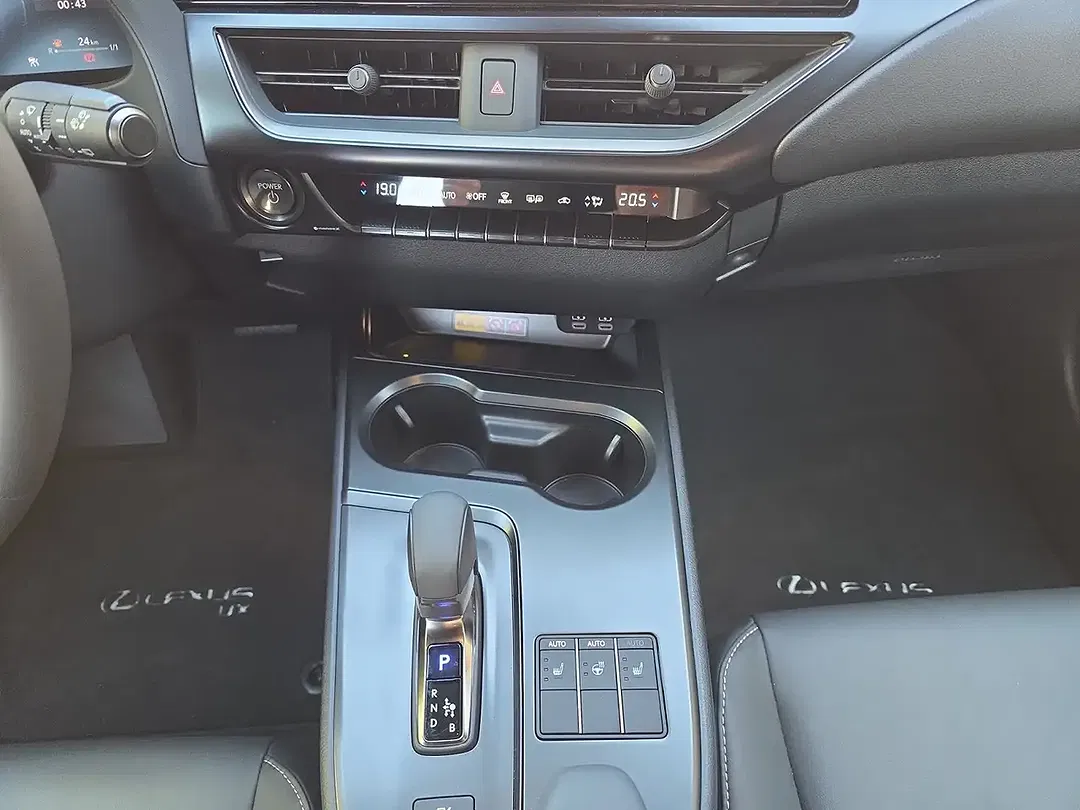 Lexus UX 300h F SPORT Design - Thumbnail 12