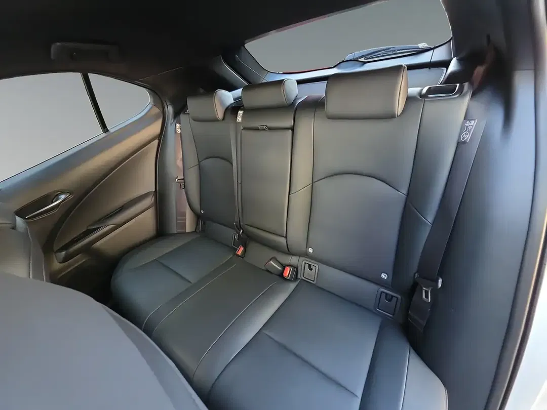 Lexus UX 300h F SPORT Design - Thumbnail 14