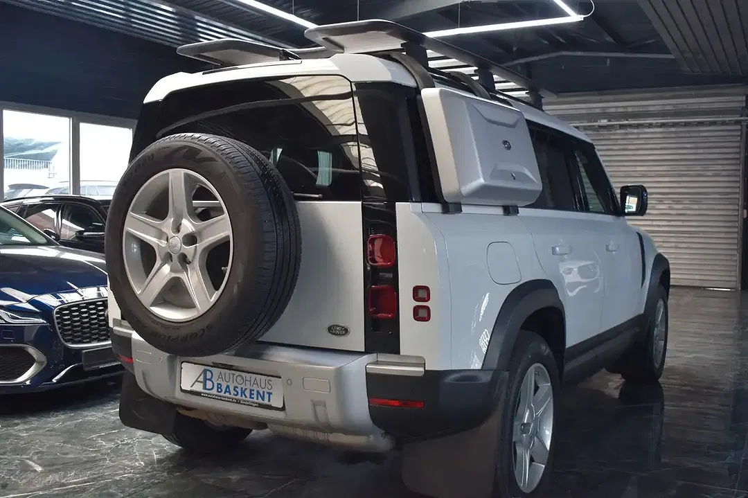 Land Rover Defender 110 SE - Thumbnail 8