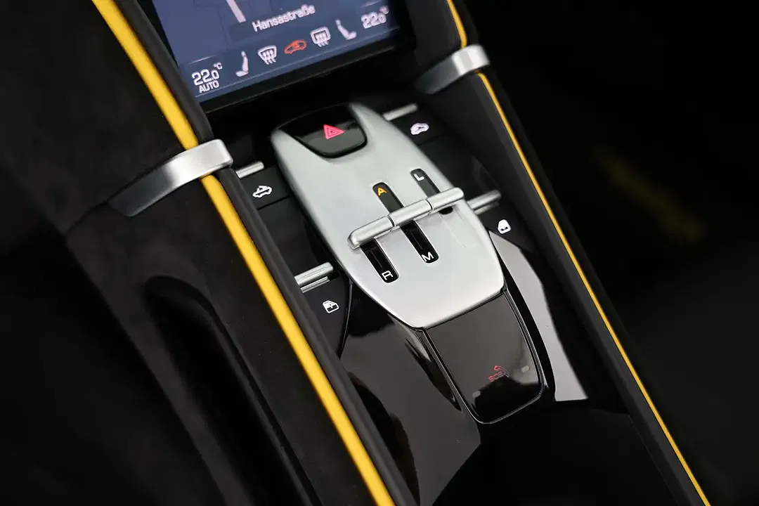 Ferrari Roma Spider - Thumbnail 13
