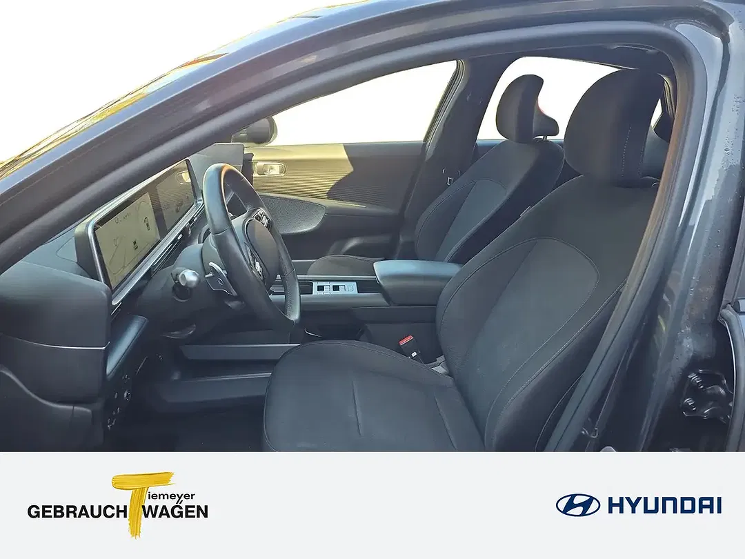 Hyundai IONIQ 6 - Thumbnail 10
