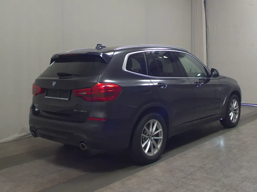 BMW X3 xDrive Advantage - Thumbnail 3