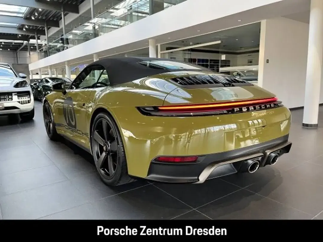 Porsche 992 - Thumbnail 3