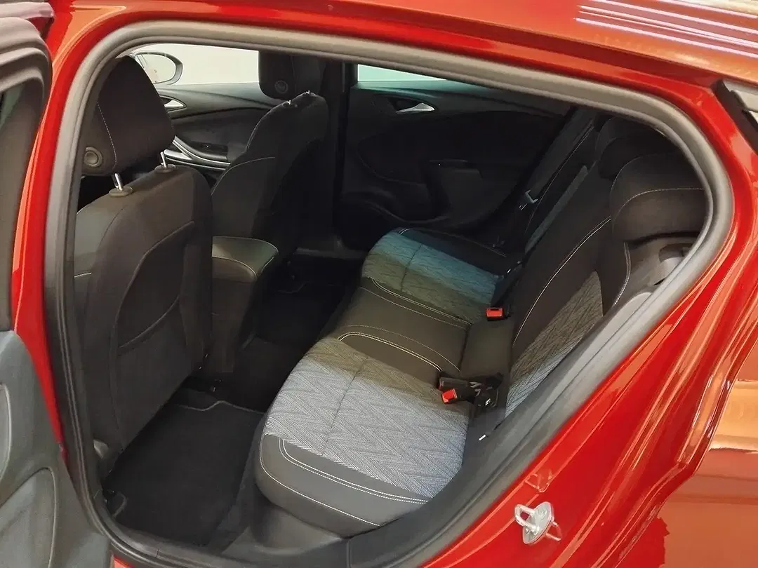 Opel Astra 1.2 Turbo - Thumbnail 8