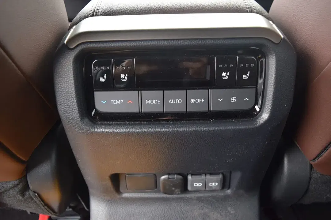 Toyota Land Cruiser 2.8 D-4D 4x4 Edition - Thumbnail 11