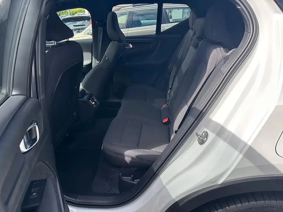 Volvo EX40 Plus Black Edition - foto 15