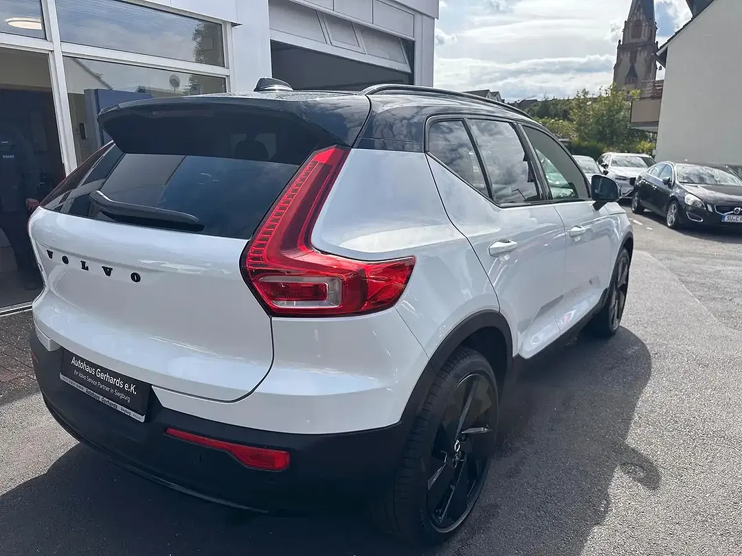 Volvo EX40 Plus Black Edition - Thumbnail 7