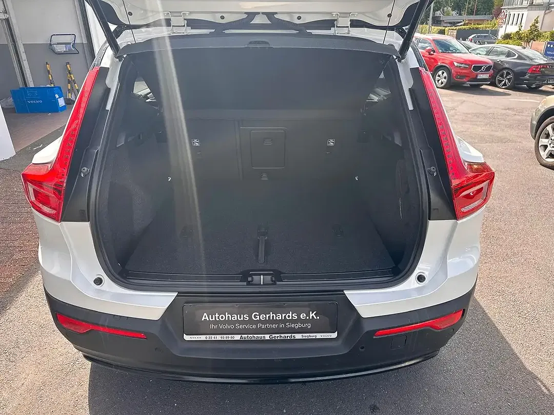 Volvo EX40 Plus Black Edition - Thumbnail 9