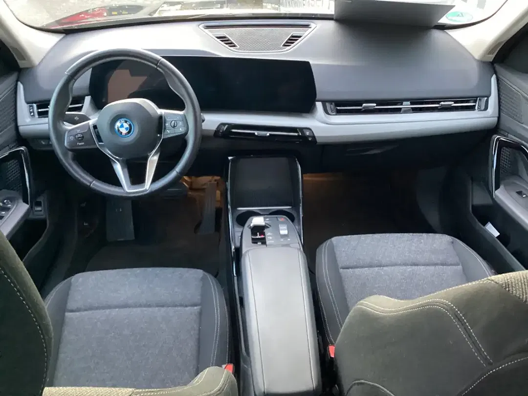 BMW iX1 xDrive M - Thumbnail 7