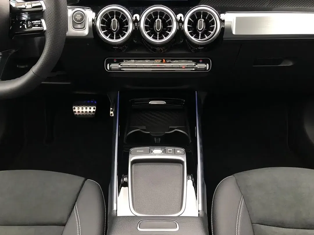 Mercedes-Benz GLB 200 AMG MBUX Night - foto 14