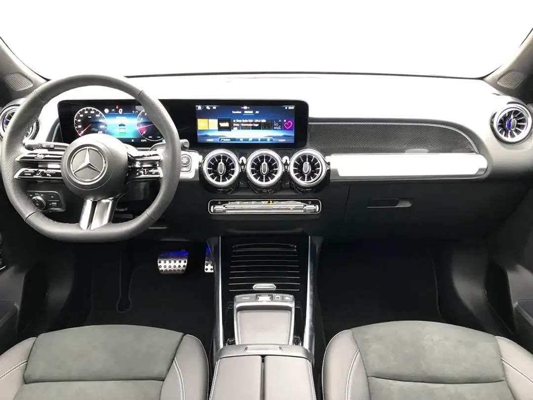 Mercedes-Benz GLB 200 AMG MBUX Night - Thumbnail 4