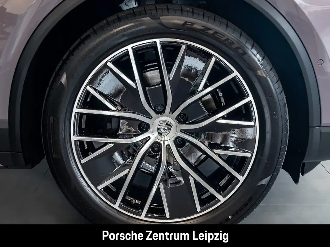 Porsche Macan 4 - Thumbnail 10
