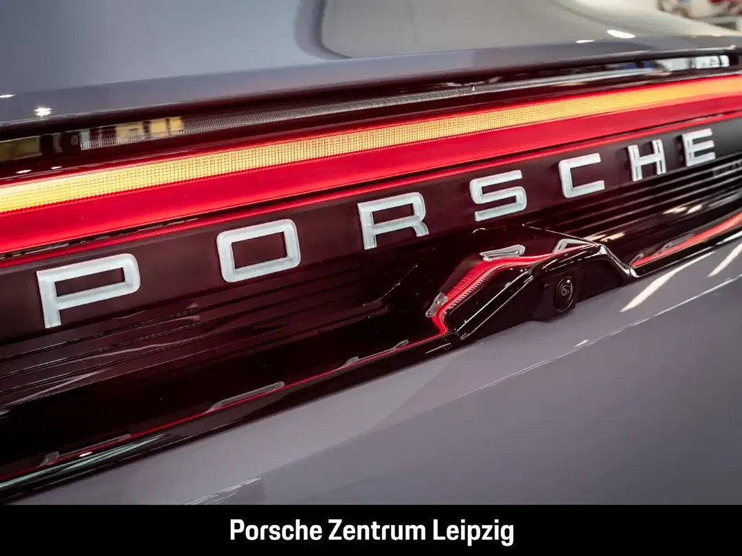 Porsche Macan 4 - Thumbnail 14