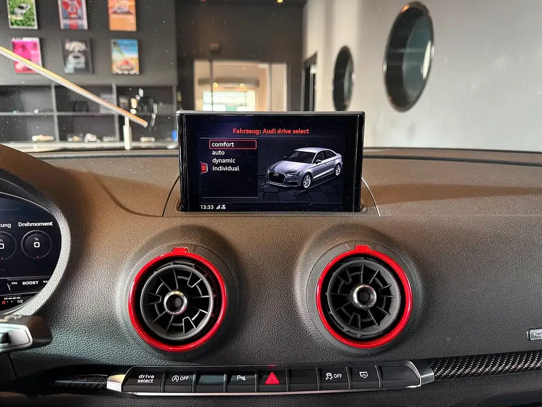 Audi RS3 2.5 TFSI quattro - Thumbnail 21