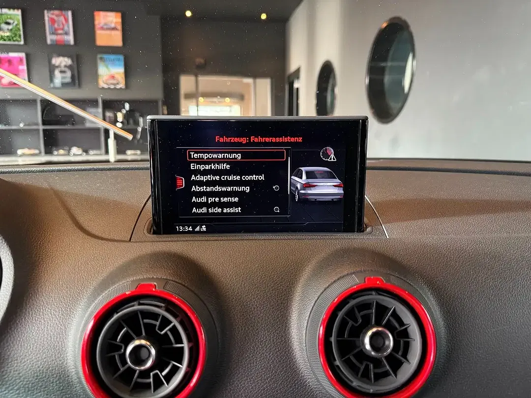 Audi RS3 2.5 TFSI quattro - Thumbnail 22