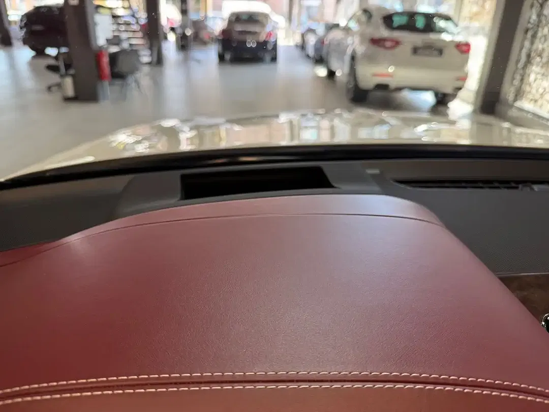 Bentley Bentayga 4.0 V8 First Edition Mulliner - Thumbnail 10