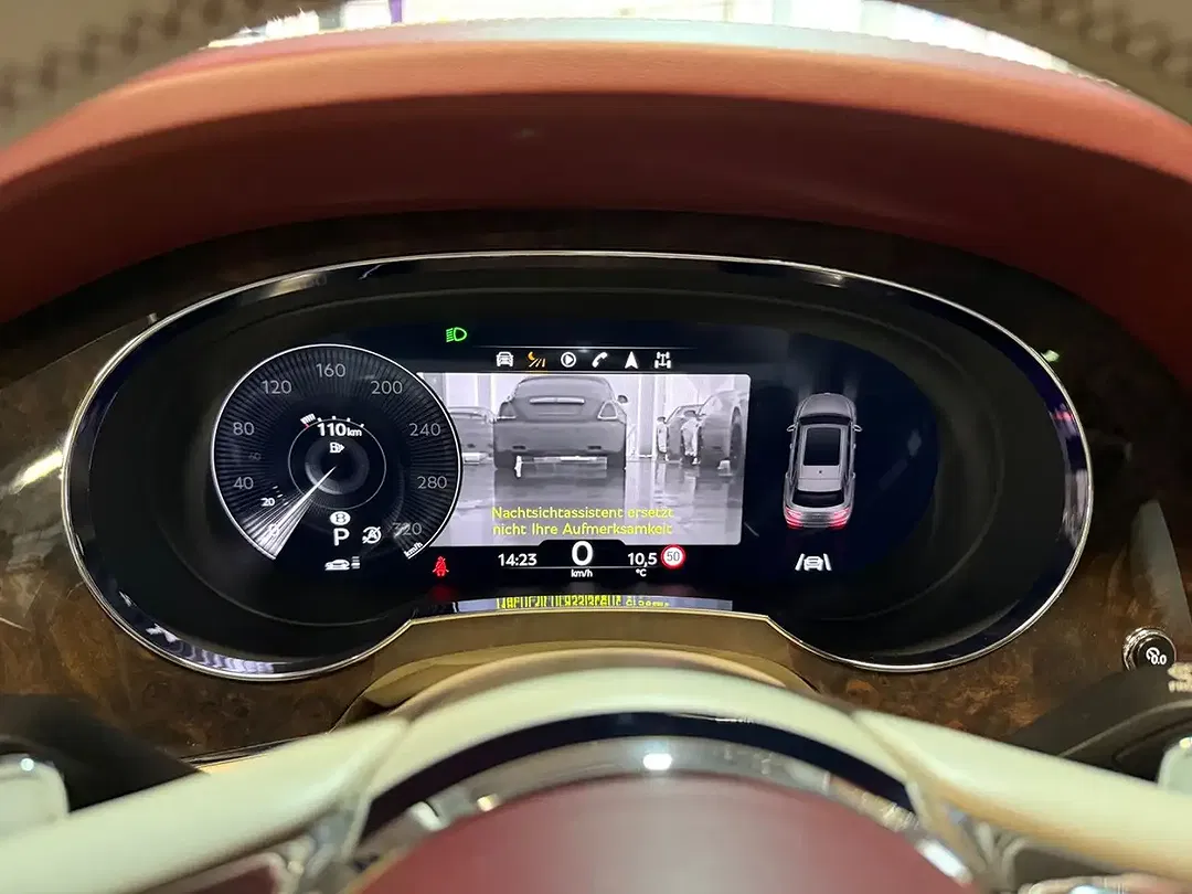 Bentley Bentayga 4.0 V8 First Edition Mulliner - Thumbnail 11
