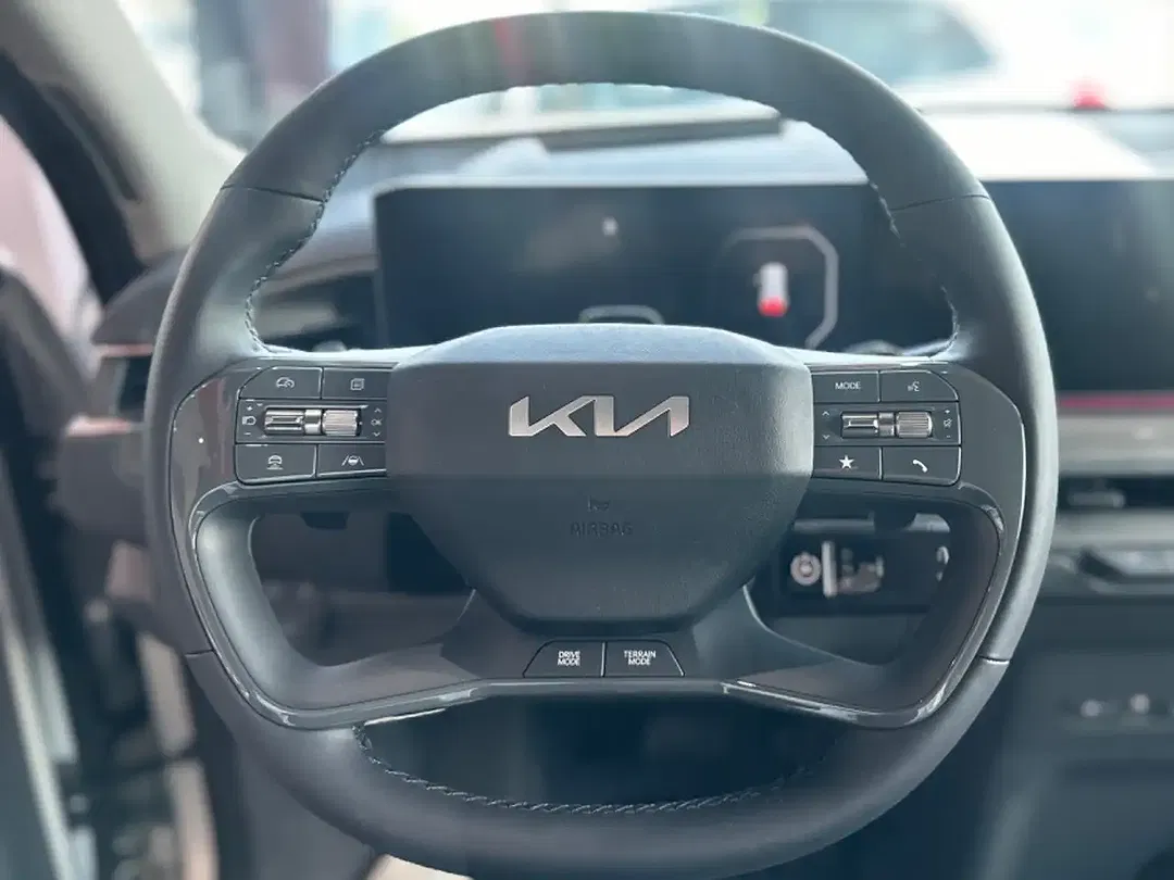 Kia EV9 - Thumbnail 6