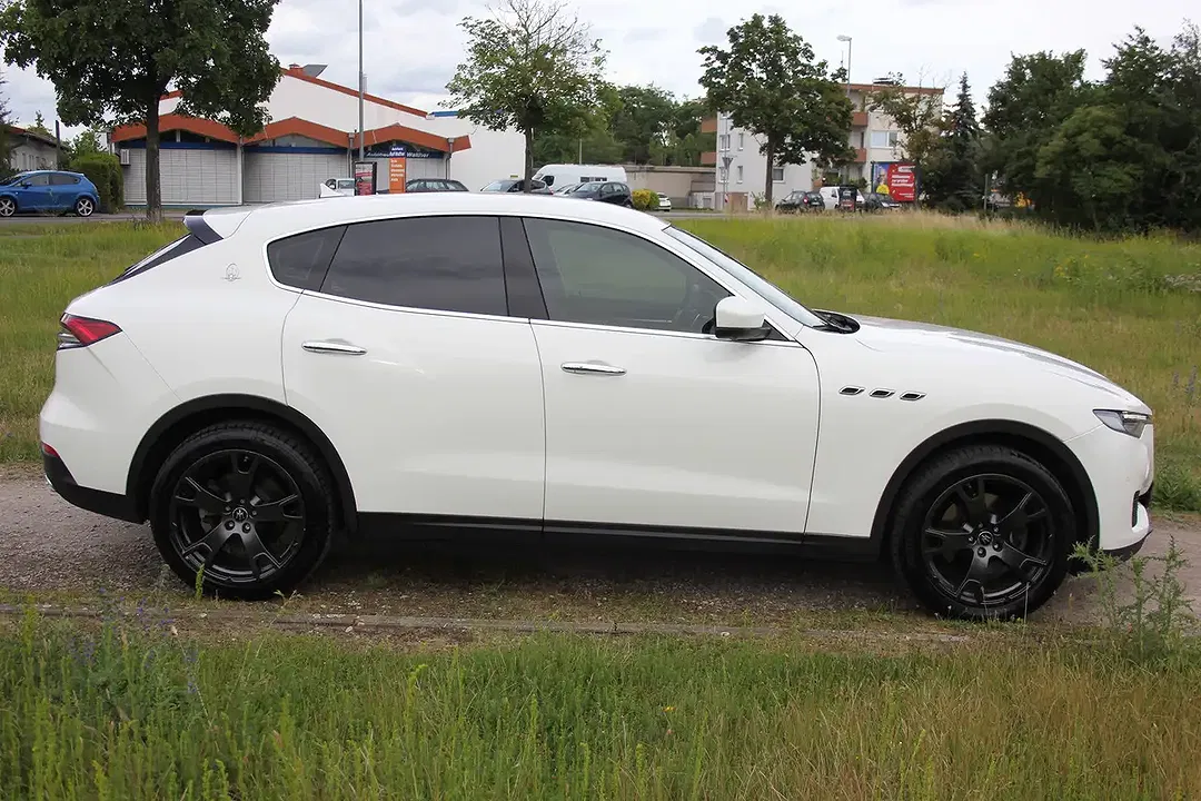 Maserati Levante - Thumbnail 4