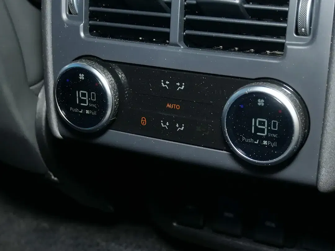 Land Rover Discovery D300 R-Dynamic HSE - Thumbnail 13