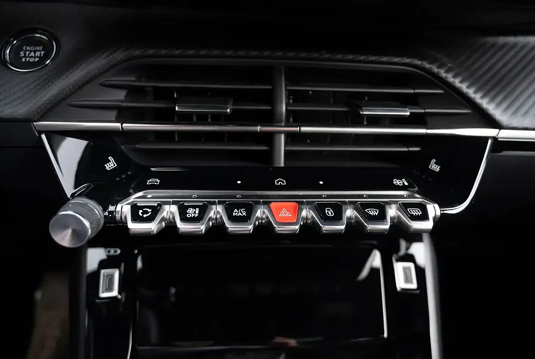 Peugeot 2008 145 e-DSC6 Hybrid GT - Thumbnail 11
